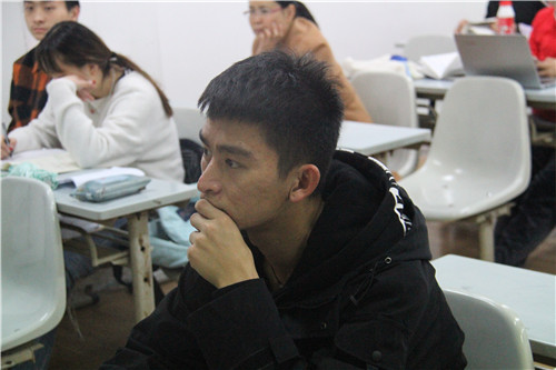 68b4544d0798430d8b6f977b3ddd91ec.jpg 观众特写 .JPG