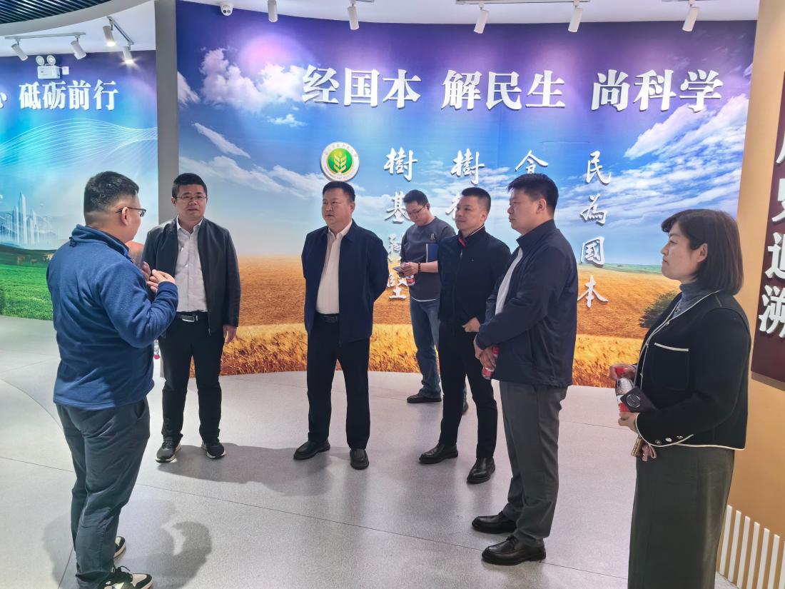 参观公司科技推广展.jpg