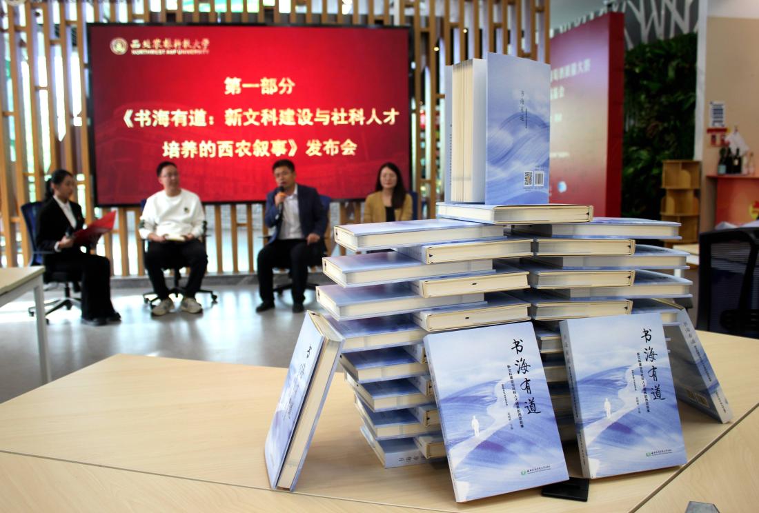 主编、编委与员工互动(1).jpg