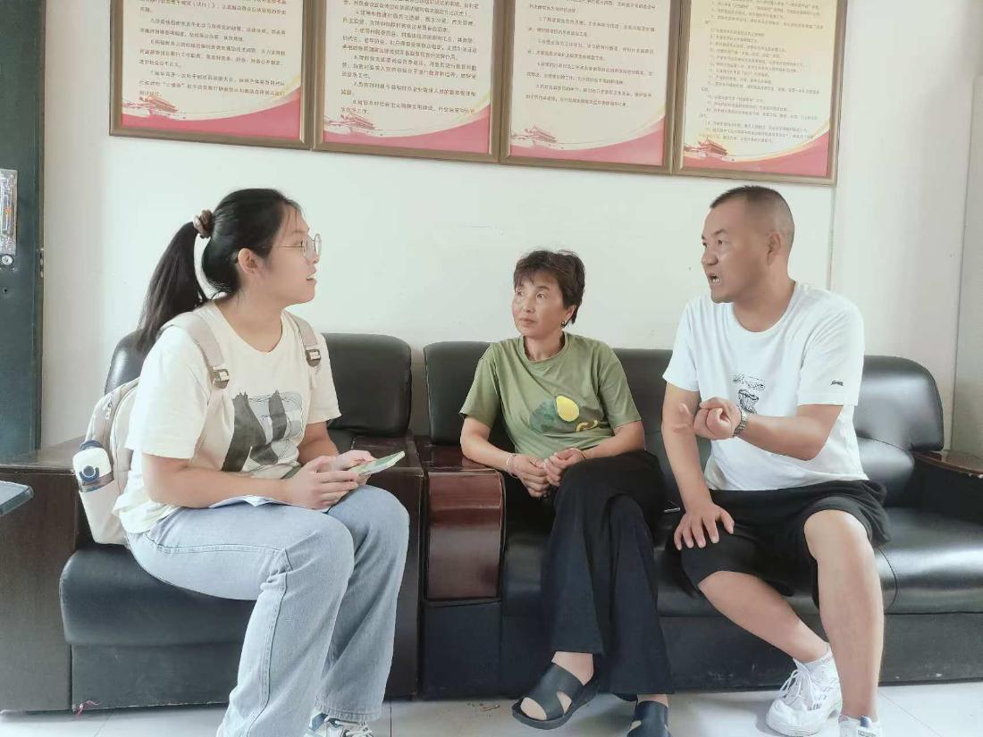 对权家寨村法律明白人进行访谈(2).jpg