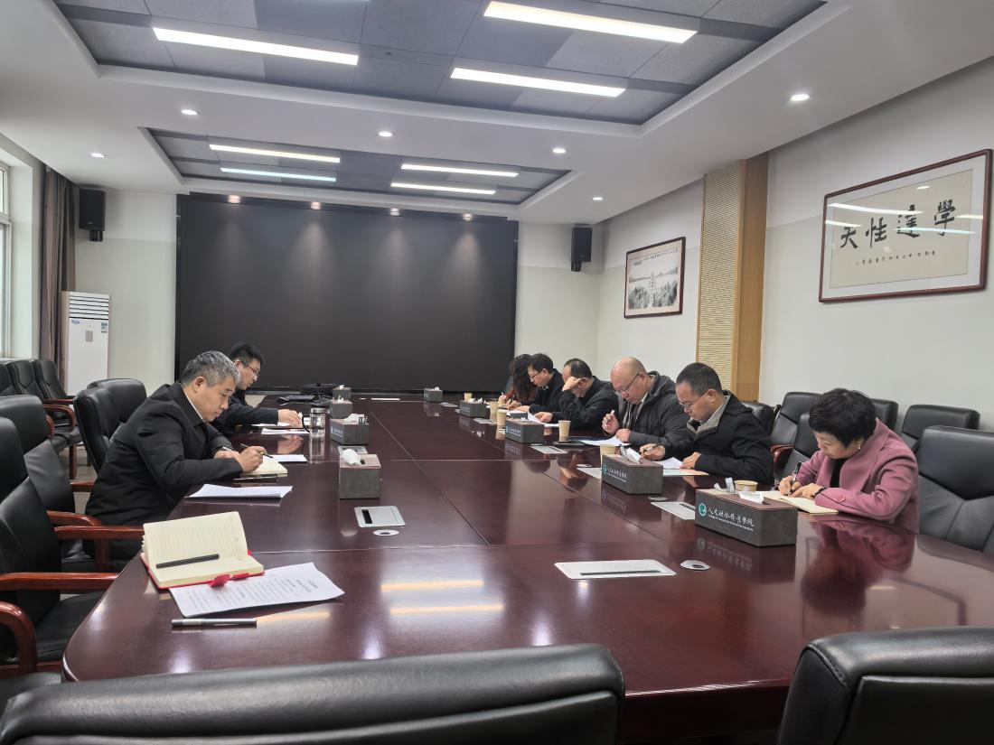 人才工作座谈会.jpg