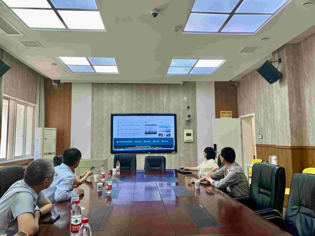 2与中南财经政法大学法公司实验师交流(1).jpg
