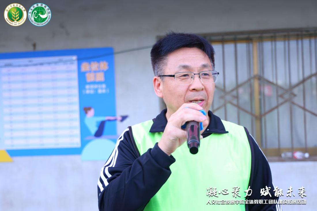 书记作动员讲话.jpg