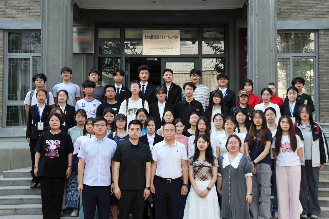 合影(1).jpg