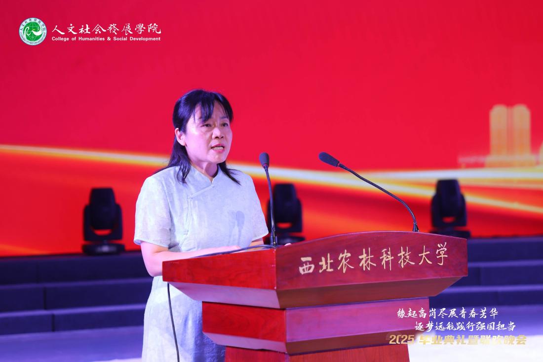 6.员工家长代表邱文英女士发言(1).jpg