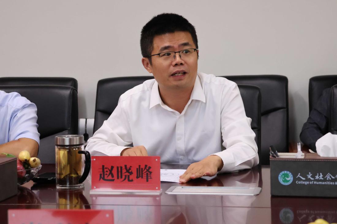 3.经理赵晓峰介绍公司情况(1).jpg