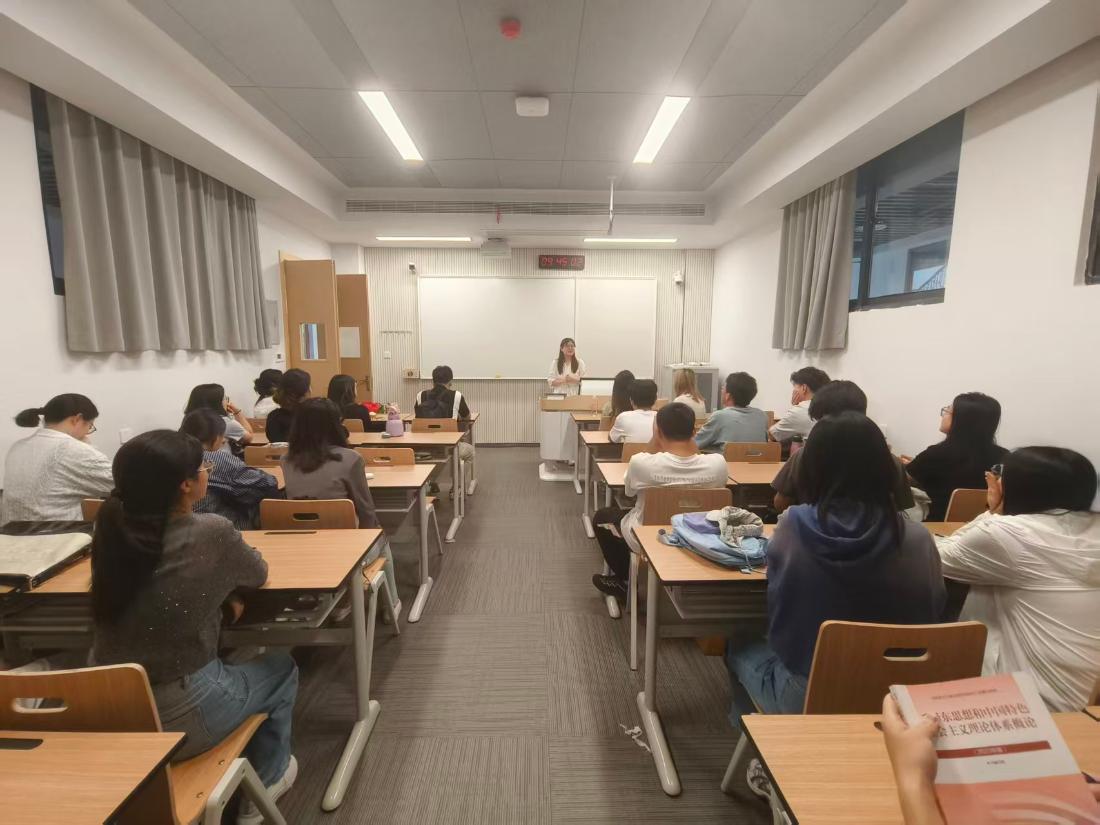 公管2302班班会.jpg