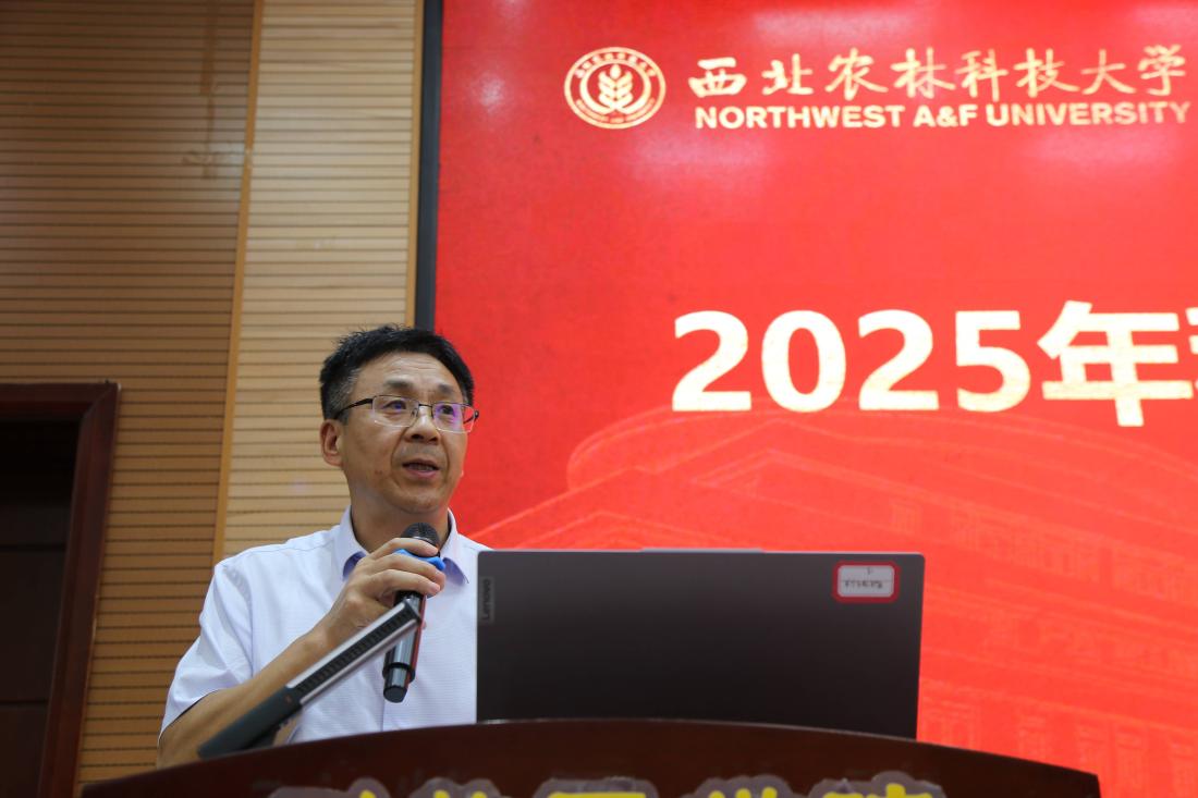 公司党委书记齐涛通报公司务虚会精神.jpg