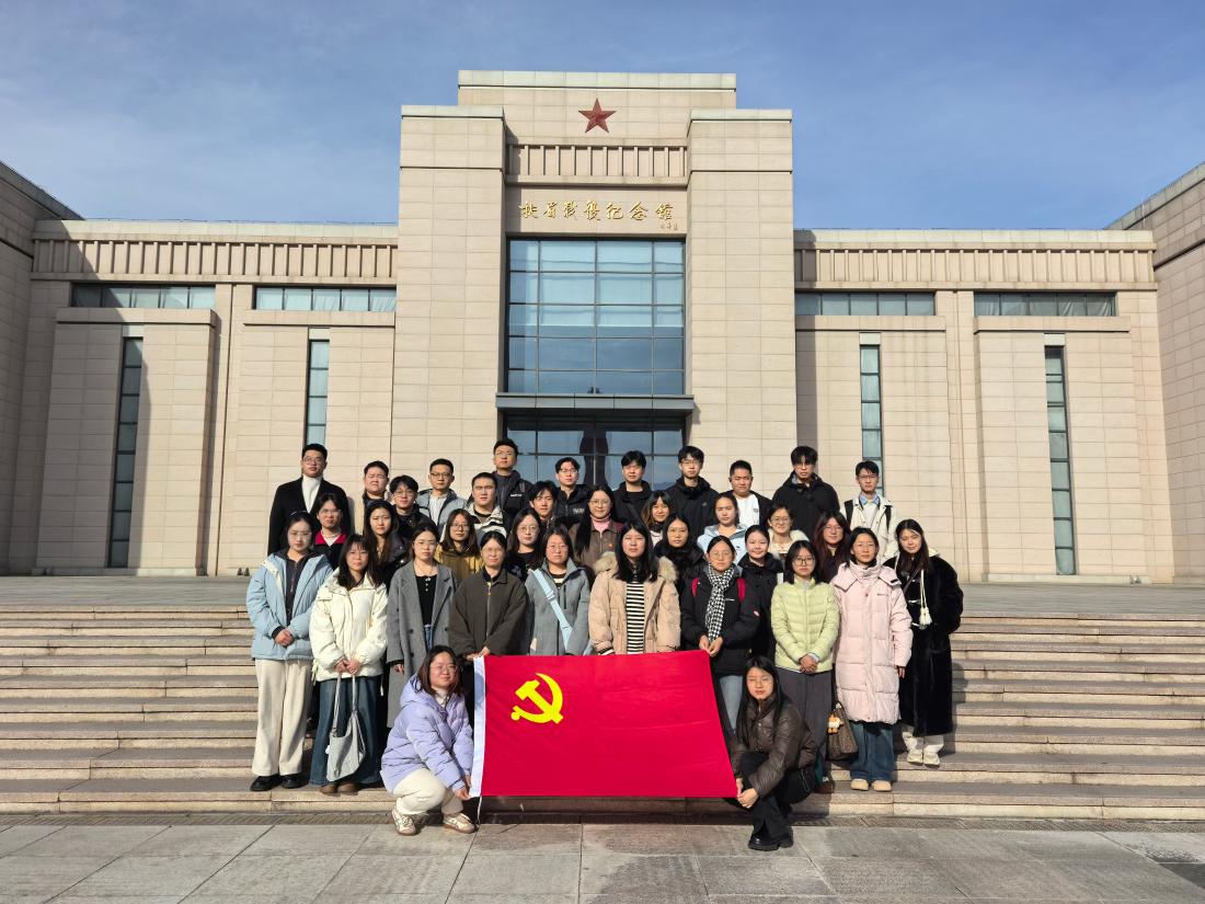 主题学习教育合影.jpg