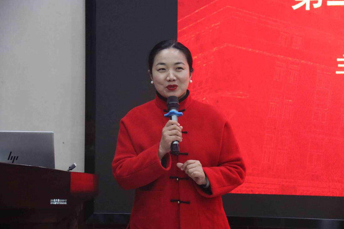 刘威老师自我介绍(1).JPG