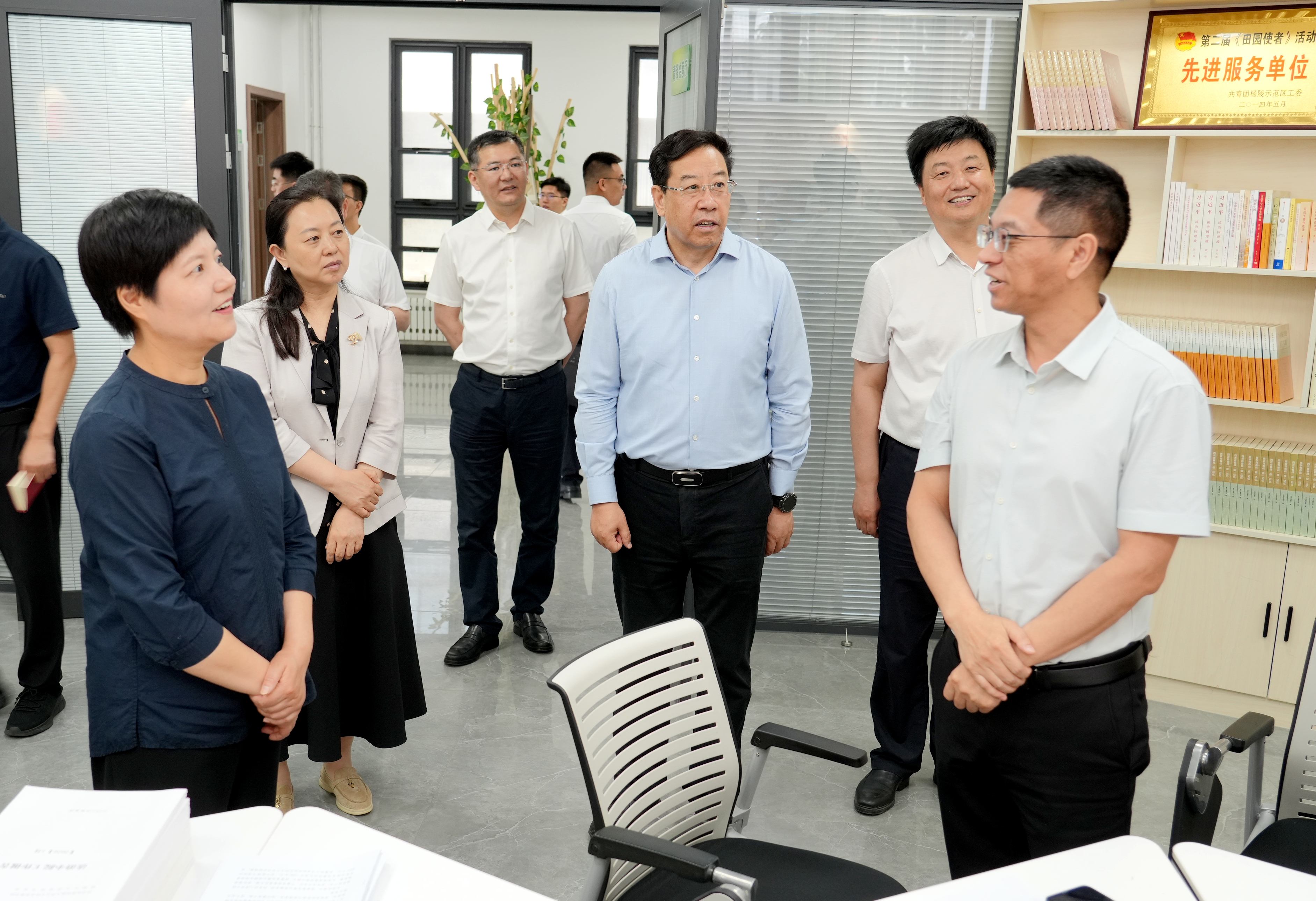 与刘鹏副教授交流(1).jpg