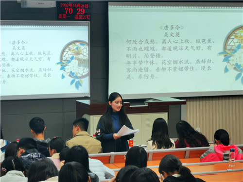 d060e4a1e43f48fc861fc8d4e11f479e.jpg 评委点评选手表现.jpg