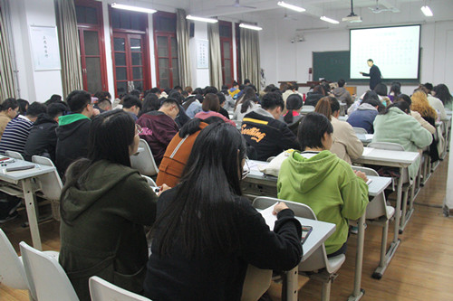 715bb4b4211b4340af6db17cbe871c3b.jpg 培训班现场_副本.jpg