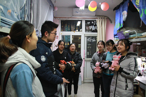 a6fa412774274ffd9dd347faeae2b4fb.jpg 参观讲解_副本.jpg