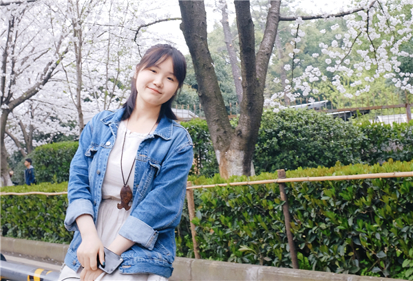 400e44f408934e36828c7220876bec90.jpg 余佳岭.jpg