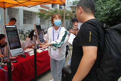 4e2593287492481a90b3bdf76c9d95da.jpg 5G智能人脸识别新生身份.jpg