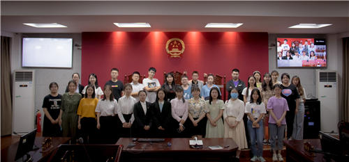 951fc403c6e04c3eb3b6e05427a8a07f.jpg 模拟法庭合影.jpg