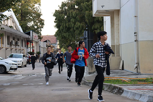 3726c769dfd14a169a11bb5fca6eec0b.jpg 勇往直前.JPG