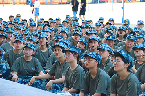 2e2b705391a84e55b39d92d8cab9ab5f.jpg 认真专注的同学们.JPG