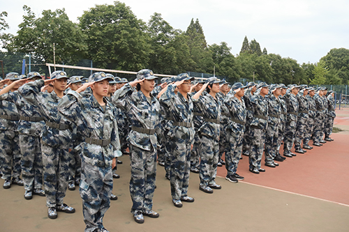 92394bc8bc834e618cb1a2772a0a9a51.jpg 军礼.JPG