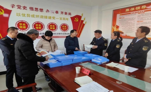 c1fc50135c9840b9bf5bbceb217c7f7e.jpg 对嘉峪关市农业综合行政执法示范窗口创建工作进行核查.jpg